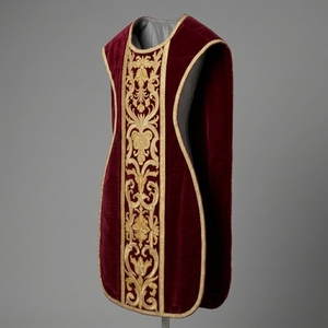 Casulla Romana de Terciopelo Rojo con Bordado a Mano de Hilos de Oro, Orfebre Tradicional, Túnica de Clérigo, Vestimenta Sacerdotal para Misa - Product Image 2