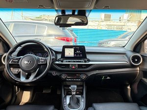 Cerato Forte Sedán 2019 Usado, Automático, Asientos de Cuero, 5 Faros Halógenos, Neumáticos R16, Volante a la Izquierda, Gasolina, Interior Oscuro - Product Image 5