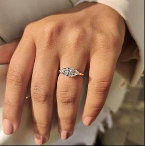 Bague Solitaire Marquise Oeil de Perle Est-Ouest Élégante avec Diamant de Laboratoire, Bande Polie, Bijou de Luxe pour Fiançailles, Anniversaire, Mariage - Product Image 6