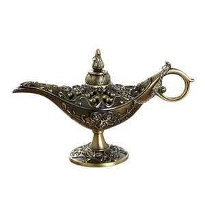 Lámpara Mágica de Latón Hecha a Mano con Patrón Floral Grabado, Decoración Cultural Tradicional, Escultura de Mesa para Sala de Estar - Product Image 4