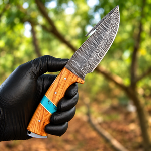Cuchillo de desollar Black Smith 1987 hecho a mano, de acero de Damasco de grado industrial, con mango de madera, incrustaciones de turquesa y funda de cuero. - Product Image 2