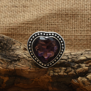 Anillo de plata 925 hecho a mano para mujer con gema de amatista tallada en forma de corazón, joyería fina para boda o aniversario para ella. - Product Image 2