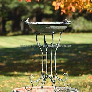 Bain d'oiseaux en métal de haute qualité pour l'extérieur, accessoire de jardin, construction durable, finition résistante aux intempéries, idéal pour attirer les oiseaux - Product Image 2