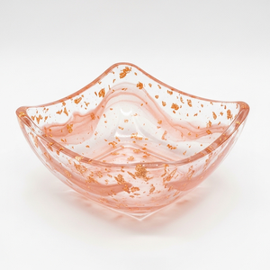 Cuenco Decorativo de Resina Rosa Hecho a Mano de Lujo |   Centro de Mesa Escultural Moderno y Brillante - Product Image 1