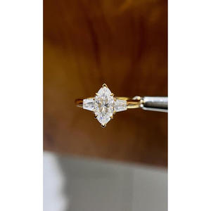 Bague de fiançailles vintage Trisha Jewels en moissanite taille princesse en argent sterling 925 pour femme - Product Image 1