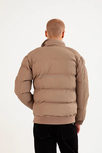 Veste matelassée unisexe sur mesure, design uni, pour l'hiver, col montant, fermeture éclair, capuche en toile, logo sur le devant, service OEM - Product Image 2
