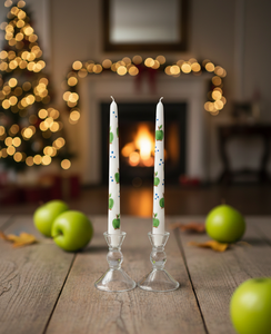 Bougie conique peinte à la main en cire, parfum pomme et baies, idéale pour la décoration intérieure et les fêtes (commande en gros) - Product Image 3