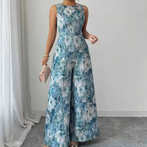 Combinaison à jambes larges à fleurs Serene Garden, fermeture éclair dissimulée au dos pour une finition sans couture. - Product Image 1