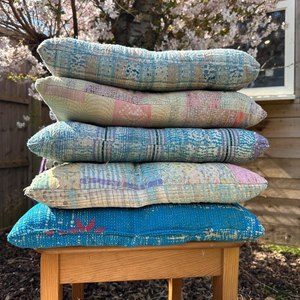 Lot de coussins de chaise vintage Kantha en gros : Coussins de siège faits main en coton recyclé - Product Image 3