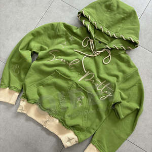 Ensemble survêtement femme personnalisé avec logo brodé, effet vieilli, lavé, pull à fermeture éclair intégrale, pantalon de survêtement et sweat à capuche - Product Image 1