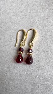 Boucles d'oreilles en grenat du Mozambique, argent sterling 925 plaqué or 14 carats, bijoux délicats pendantes, cadeau pierre de naissance de janvier - Product Image 6