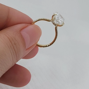 Bague de fiançailles classique pour femme avec diamant ovale, or 18 carats, diamant blanc de laboratoire certifié IGI - Product Image 6