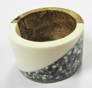 Anneaux de serviette tendance en bois et résine – Anneaux de serviette élégants en résine de grande qualité – Anneaux de serviette en bois et résine polie blanche et noire - Product Image 4