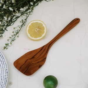 Cuchara de Madera de Mango Hecha a Mano, Utensilio de Cocina Natural, Accesorio Rústico para Cocinar y Servir, Ecológico, Regalo de Boda - Product Image 1