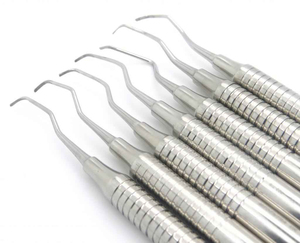 Détartreur dentaire en acier inoxydable, outil manuel de précision avec poignée ergonomique pour une élimination contrôlée du tartre - Product Image 4