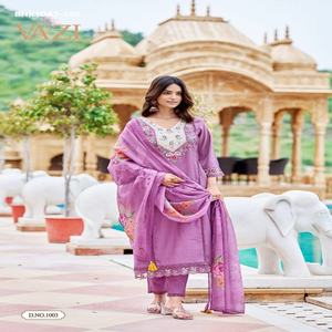 Conjunto de Kurti-Pantalón y Dupatta de Viscosa con Bordado de Berlín, de Aspecto Elegante, Especial para Eid, Fabricado en Surat, Moda Femenina - Product Image 1