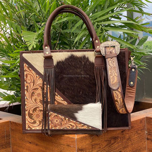 Venta al por mayor de bolsos personalizados de cuero genuino y pelo en cuero de vaca triple Cartera de diseño floral de 2 piezas conjunto combinado para las mujeres - Product Image 4