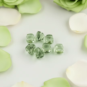 Tapón de Corcho de Lujo para Botella con Amatista Verde, Gema Natural de Prasiolita con Base Plateada, Proveedor con Garantía Comercial - Product Image 1