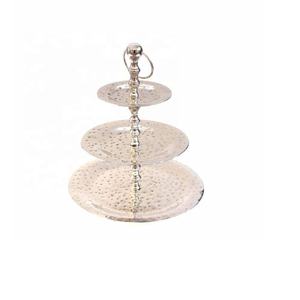 Nouvel arrivage Support à gâteau en aluminium à 3 niveaux, plaqué nickel martelé Support à fruits en aluminium Outils à gâteau d'Inde - Product Image 3