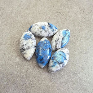 Aamna Gems Pierre précieuse naturelle turquoise taille ovale cabochon calibrée de qualité supérieure avec expertie tierce pour la fabrication de bijoux - Product Image 2