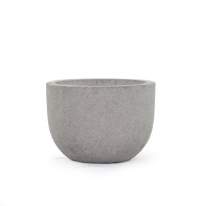 Grands pots à fleurs en béton ciment, design moderne, finition glacée, personnalisables pour la maison et le jardin - Product Image 4