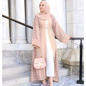 Robe Abaya élégante pour femmes, crème et blanc, avec passepoil contrastant, ouverte, avec hijab, longueur complète, tenue modeste, manches droites, polyester - Product Image 1