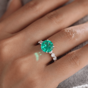 2.5ct Round Cut Colombian Lab Grown Emerald Engagement <b>Ring</b> 18K White Gold 4 Claw Prong <b>Ring</b> with Lab Diamond Side Stones Bridal - Product Image 1
