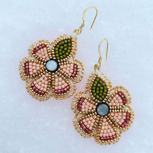 Nouvelles boucles d'oreilles légères et tendance pour femmes, en perles de verre brodées à la main, par MULTI CRAFT - Product Image 1
