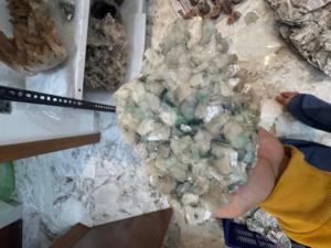 Cristal de Heulandita Verde Natural con Stilbite |   Mineral Decorativo para el Hogar y la Oficina - Product Image 4