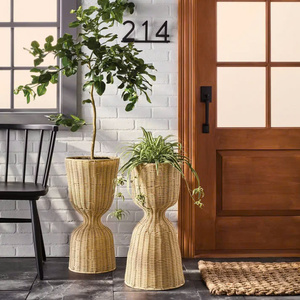 Vase en rotin tressé d'origine vietnamienne, un charme naturel, un choix idéal pour la décoration intérieure, un accent charmant. - Product Image 6