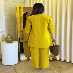 ชุดคุร์ตะปักลาย VASTRA COTTAGE สีมัสตาร์ด พร้อมกางเกงขายาว ชุดลำลองสำหรับผู้หญิง สวมใส่ได้ในงานปาร์ตี้ ชุดสไตล์ชาติพันธุ์ - Product Image 3