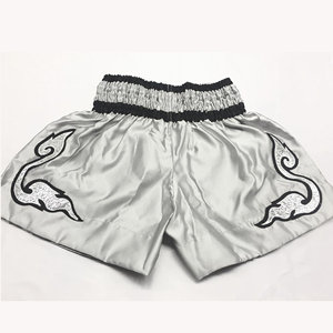 Shorts de Muay Thai personnalisés avec logo OEM / Shorts de kick-boxing pour hommes, style streetwear personnalisé, 100% polyester, respirants et à séchage rapide - Product Image 3