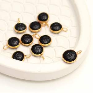 Colgante de ónix negro natural tallado a mano con forma de flor, plata de ley 925, amuleto de ónix negro para la fabricación de joyas al por mayor - Product Image 2