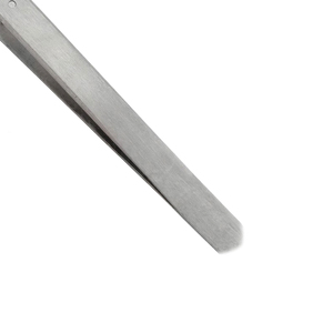 Pince à épiler pour sourcils en acier inoxydable à pointe inclinée, outil de précision durable pour l'épilation des sourcils, style moderne, fabricant au Pakistan - Product Image 4