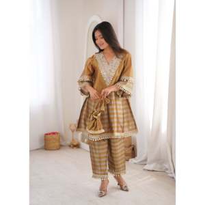 Ensemble de costume brodé bicolore pour femme avec travail de miroir Batwa - Product Image 4