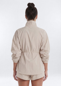 Ensemble de survêtement décontracté 2 pièces pour femme : coupe-vent léger, sweat à capuche froissé et short, taille élastique - Product Image 2