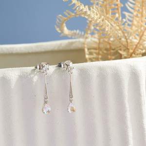 Pendientes Elegantes de Plata con Circonita, Pendientes Colgantes Vintage de Plata de Ley 925, Pendientes de Circonita con Baño de Oro de 14K, Joyería Nupcial - Product Image 5