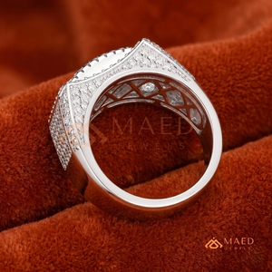 Anillo de Hombre con Incrustaciones de Moissanita en Tono Plateado, Anillo de Banda de Lujo Estilo Hip Hop, Joyería Impresionante para Hombres - Product Image 2