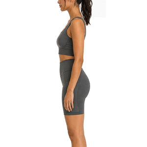 Ensemble de sport côtelé sans coutures tendance pour femme – Soutien-gorge de sport côtelé et short en tissu flexible, coupe fluide, élégant, deux pièces, tenue de sport - Product Image 3