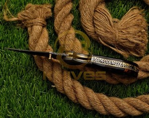 มีดพับเหล็กดามัสกัสทำมือพร้อมด้ามไม้ – มีดพกพา EDC สำหรับล่าสัตว์ ตั้งแคมป์ เอาตัวรอด OEM ODM - Product Image 4