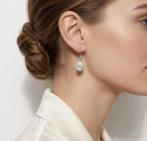 Boucles d'oreilles classiques pour femmes en or jaune 18 carats avec diamant de laboratoire taille poire certifié IGI, idéales pour fiançailles, mariage, fête, cadeau, prix de gros - Product Image 2