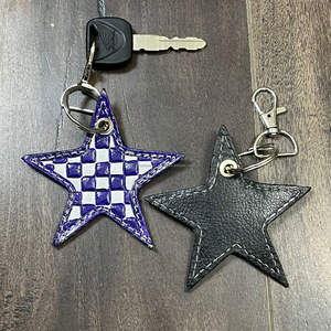 Llavero de Cuero Vacuno con Diseño de Estrella, Accesorio de Moda, Nuevo Llavero Unisex de Cuero a Cuadros para Regalos - Product Image 6