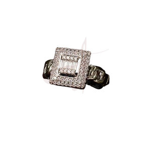 Anillos de Moda Profesionales de Alta Calidad Hechos de Hierro con Cuentas Cuadradas Pequeñas - Product Image 1