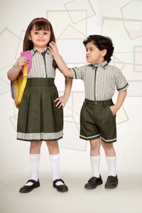 Conjunto de uniforme de verano de alta calidad para niños de escuela primaria unisex Venta al por mayor Camisas para niños Pantalones cortos para niñas de algodón - Product Image 6