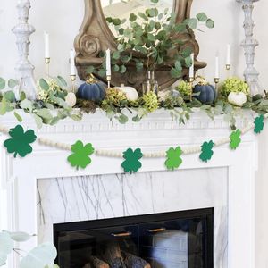 Decoraciones para el Día de San Patricio, Guirnalda de Tréboles con Cuentas de Madera, Trébol de Fieltro de la Suerte para Decoración de Paredes y Chimeneas - Product Image 4
