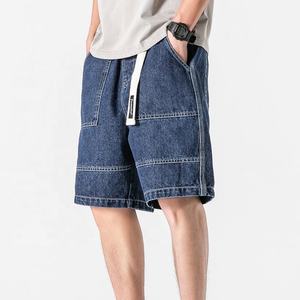 Pantalones cortos de mezclilla cargo para hombre al por mayor, de alta calidad, lavado ligero, estilo streetwear con paneles y cordones ajustables - Product Image 2