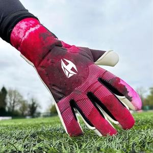 Guante de Alta Calidad con Látex Alemán de 4mm en la Palma Delantera, Látex de Alta Espuma en el Dorso y Diseño Personalizado con Impresión por Sublimación y Corte Medius en el Pulgar - Product Image 4