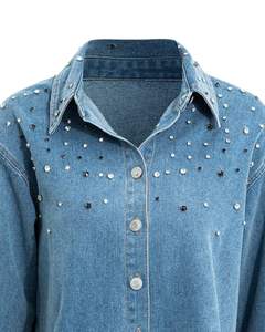 Chaqueta Vaquera Corta Azul Personalizada para Mujer con Botones Frontales y Pedrería, Manga Larga, Estilo Casual Urbano - Product Image 3