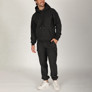 Ensemble survêtement et jogging cargo personnalisé avec logo pour homme – Tenue de sport élégante et décontractée - Product Image 6