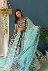 Lehenga Choli traditionnel pour femmes, longueur au sol, pour mariage et fêtes, fabriqué avec des matériaux recyclés et doté d'une protection solaire - Product Image 5